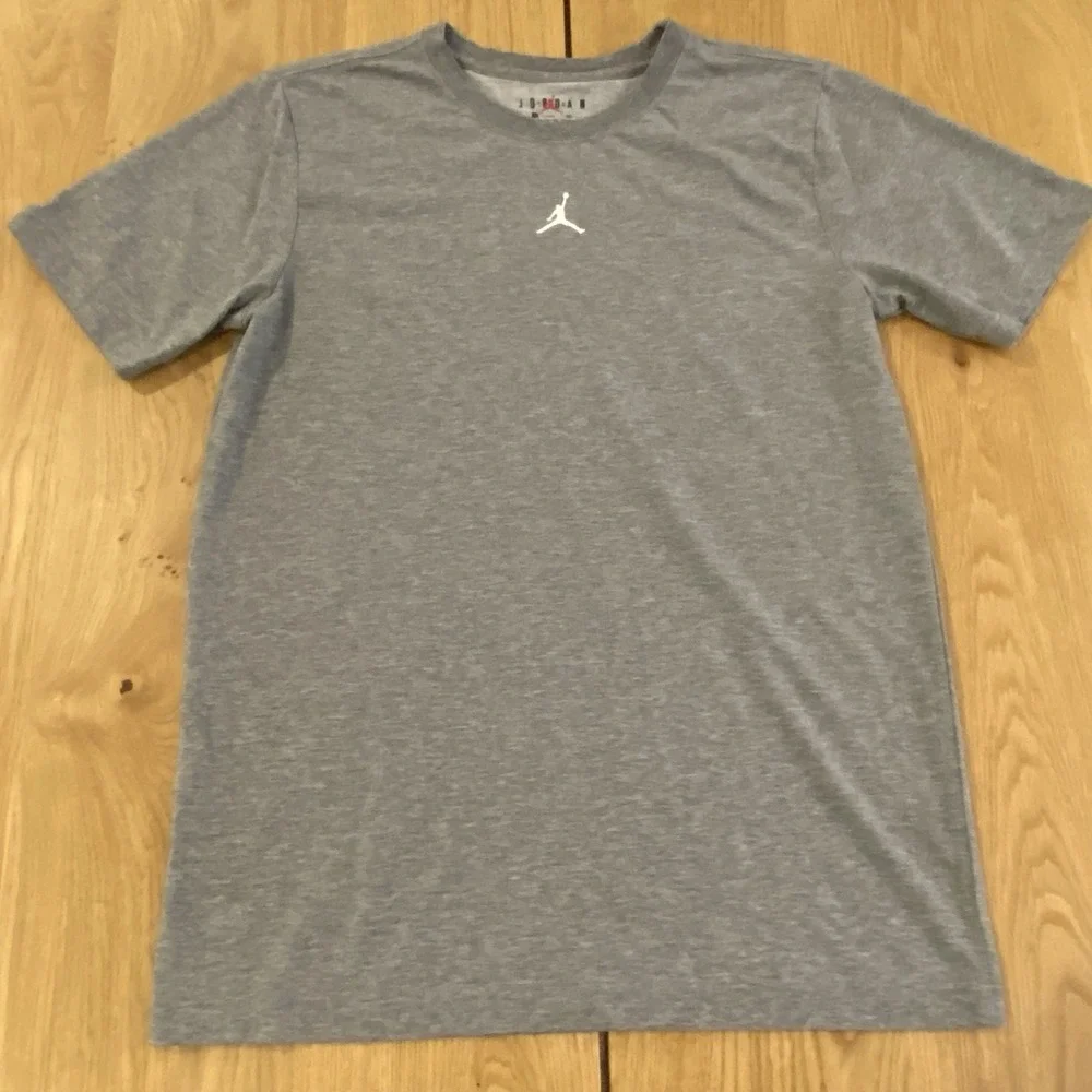 Air Jordan Jump Man Center Logo Tshirt Youth XL Gray Athletic Shirt Cotton Blend
